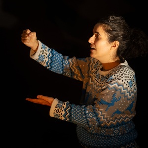 Photo de la conteuse en costume